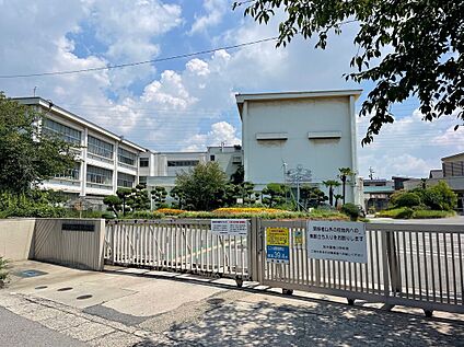 加木屋南小学校  約430m(徒歩約6分)