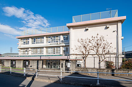 小平市立花小金井小学校 現地から850m。(徒歩11分。)
