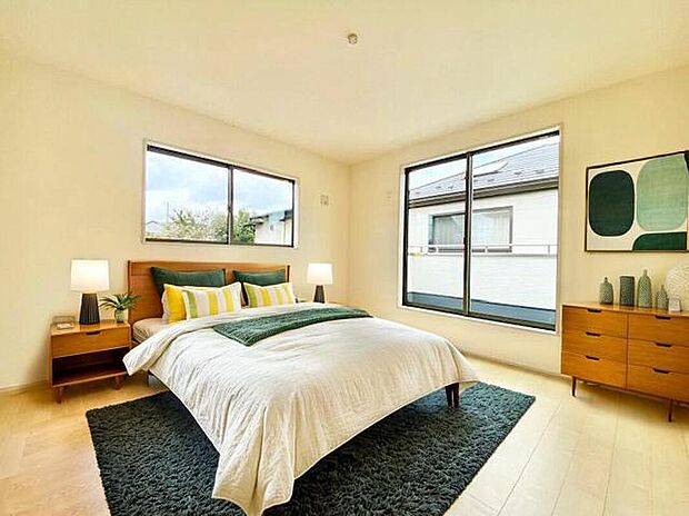 【寝室】ゆったりとした安らげる主寝室。リラックスできる空間で1日の疲れを癒してください。