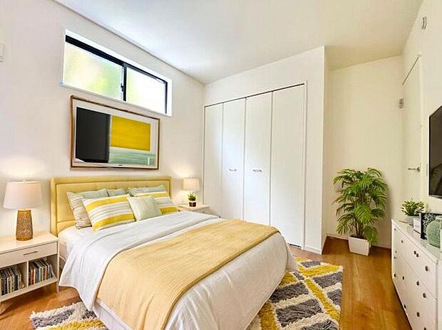 【寝室】ゆったりとした安らげる主寝室。リラックスできる空間で1日の疲れを癒してください。