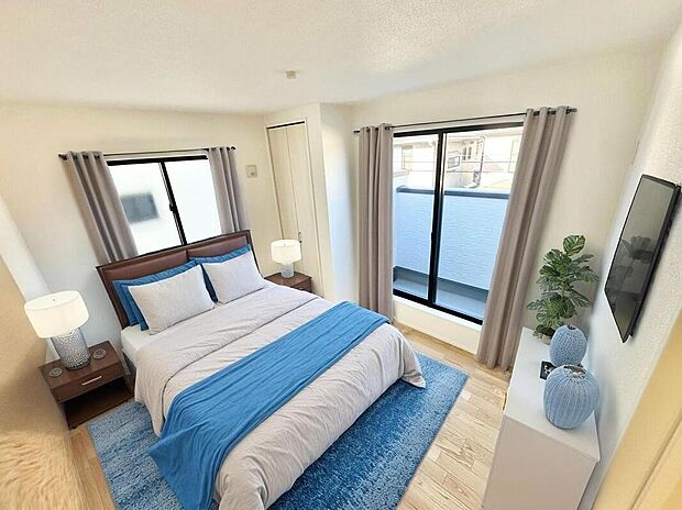 【寝室】ゆったりとした安らげる主寝室。リラックスできる空間で1日の疲れを癒してください。