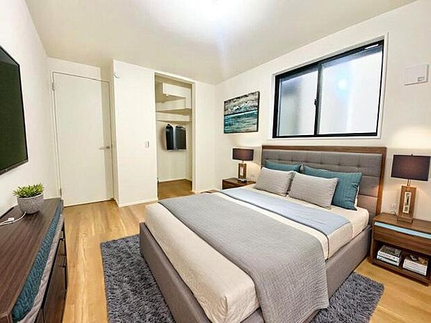 【寝室】ゆったりとした安らげる主寝室。リラックスできる空間で1日の疲れを癒してください。