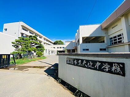 船橋市立大穴中学校 737ｍ