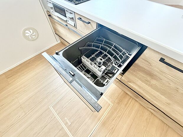 【食洗機】手洗いよりも衛生的で節水も期待できる食器洗浄乾燥機。毎日の家事の負担も減らせます。