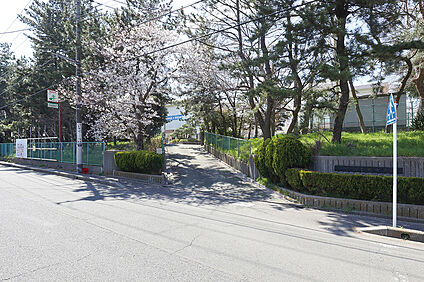 宮本中学校(就学指定校)（現地より徒歩10分） 約760m