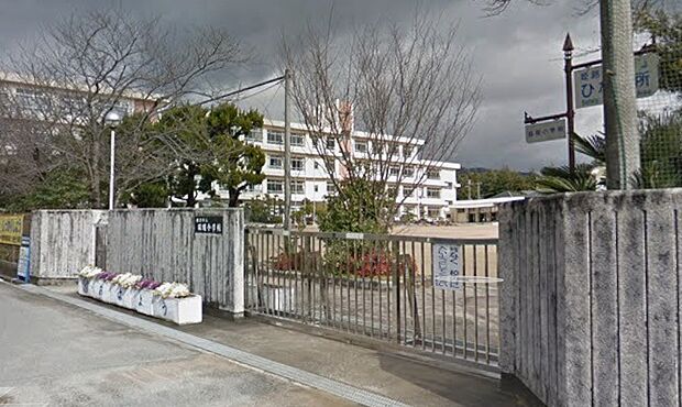砥堀小学校（約650m）