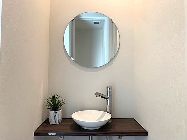 【洗面】玄関入ってすぐの洗面台