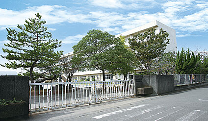 栄小学校 700ｍ(徒歩9分)