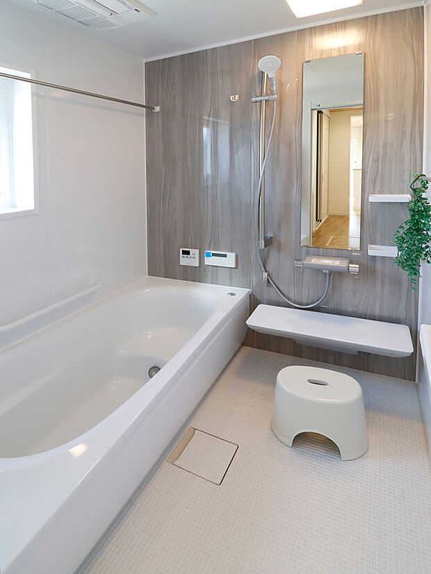 【当社施工例】お風呂はTOTO製かLIXIL製かでお選びいただけます。