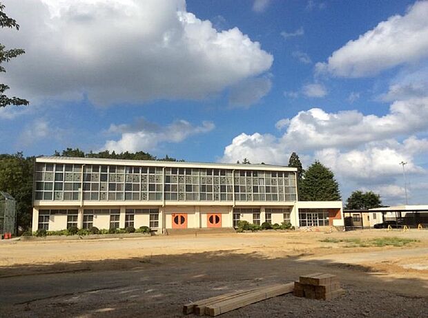 栗山小学校(約1,400m)