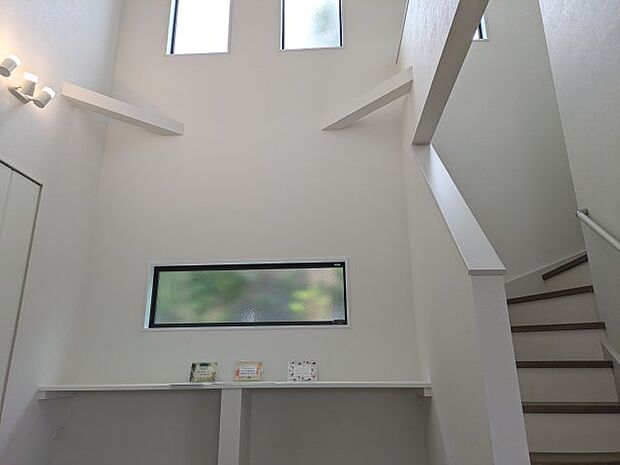 【居間・リビング】ユーティリティースペース上部の吹抜♪
