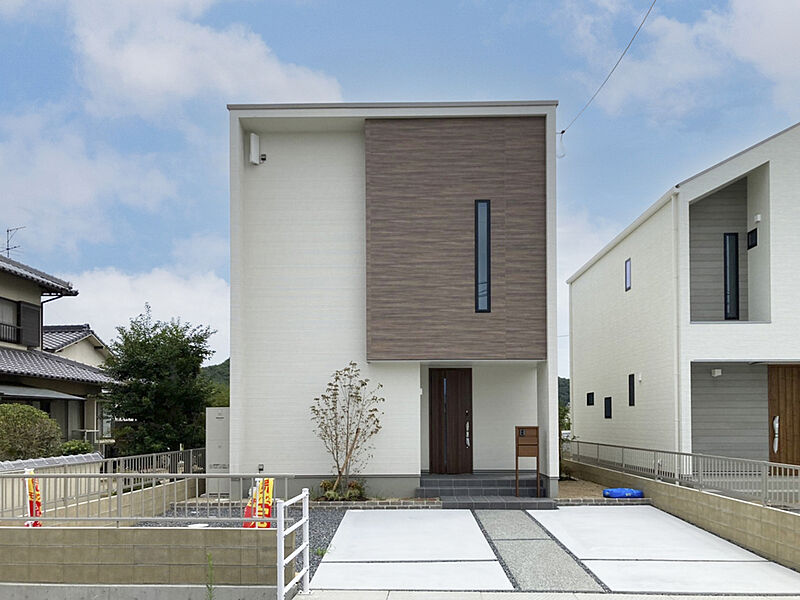 ◆外観／1号地◆
1日を通じて明るい日差しと心地良い風を感じる中庭のある家