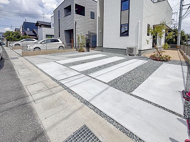 【◆3号地モデルハウス／外観◆】【3号地モデルハウス　外観パース】
駐車スペースは、並列で最大3台駐車可能。