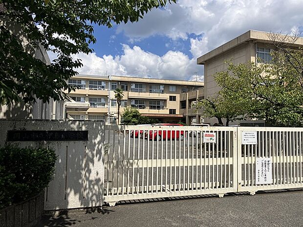 岡山市立伊島小学校（約110m）