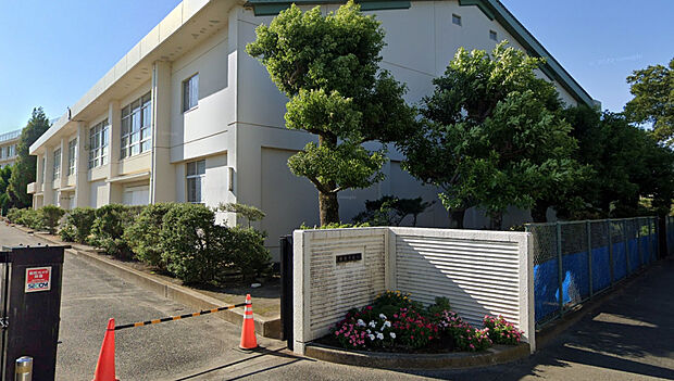 平塚市立金旭中学校（約2,100m）