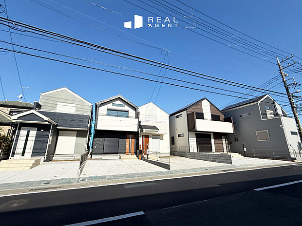 『現地撮影』
全棟車種により車庫並列2台駐車可の広大な敷地です。ちょっとしたお庭もあるのでワンちゃんものびのびと暮らせます。