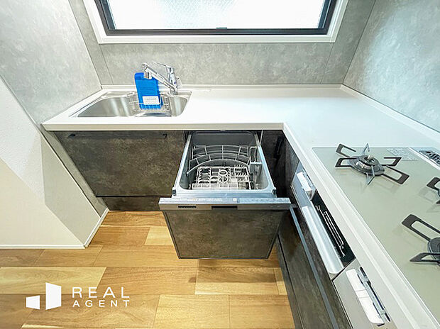 【A号棟キッチン】食洗器完備にて面倒な洗い物もお任せしてのんびりとおくつろぎください