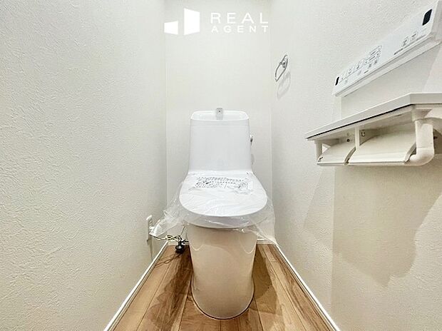 【B号棟トイレ】清潔感の重要なトイレはお手入れのしやすい最新モデルです。