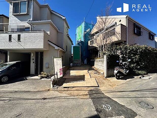 【現地撮影】小・中学校までは徒歩約7分！公園も複数あり、お子様も暮らしやすい周辺環境です。