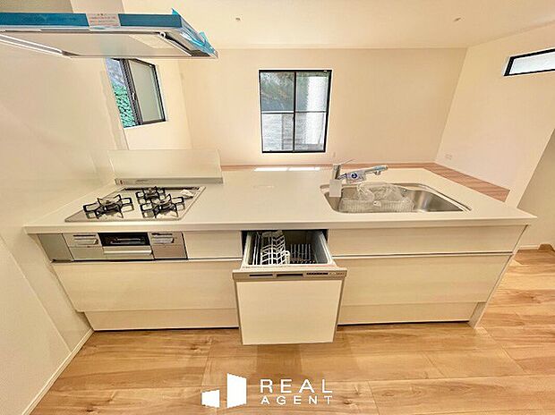 【キッチン】対面式になっておりお料理をしながらご家族のお顔を見ながら会話が可能です