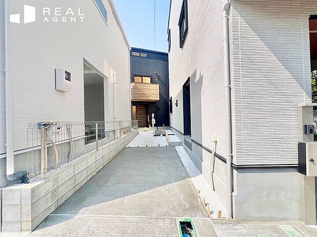 【現地撮影】小学校までは徒歩約7分!公園も充実しているためお子様も暮らしやすい周辺環境です。