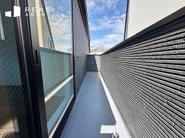 【C号棟バルコニー】生活を豊かにする充実の設備・仕様。心落ち着くカラーの内装。
ショールームにて、実際の仕様をご確認頂けます。お気軽にお問い合わせください。