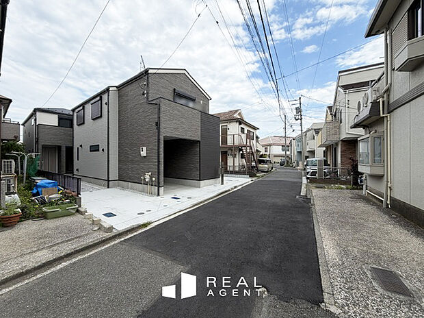 【現地前面道路】不動産をご購入する上で道路付けはとても重要です。方位も大切ですが、建築基準法上のどの様な道路なのか、しっかりとご説明をさせて頂きます。