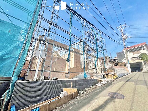 【現地撮影】D号棟は角地のため風通しが良く、陽当たりも良好で太陽の光が射しこむ快適な住空間。