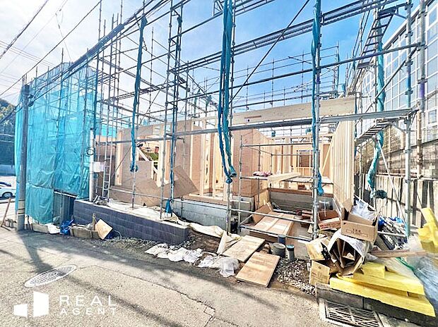 【現地撮影】ひな壇のため現地からの眺望が良好。住環境が整った暮らしやすい立地に、上質感に満ちた外観、機能性・デザイン性に富んだ設備・仕様。理想のすまいをご提案させていただきます。