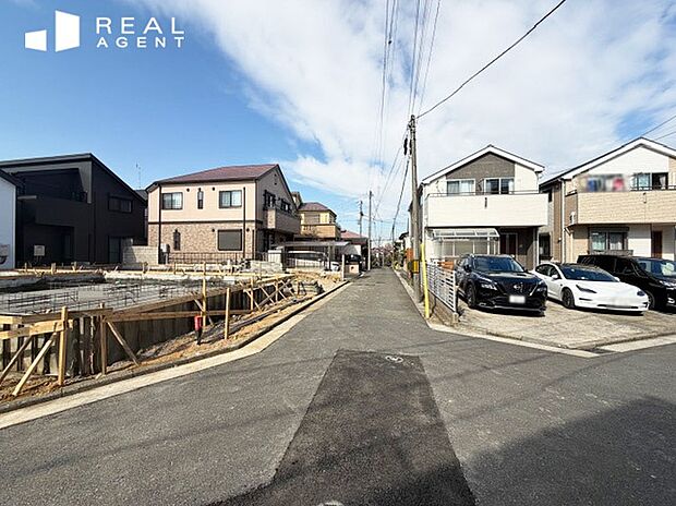 【現地前面道路】不動産をご購入する上で道路付けはとても重要です。
方位も大切ですが、建築基準法上のどの様な道路なのか、
しっかりとご説明をさせて頂きます。