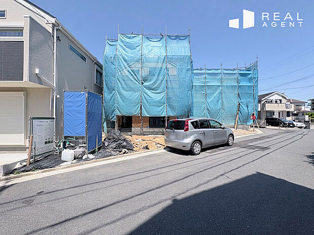 【現地前面道路】居心地の良いお家で新しいライフスタイルを快適にお過ごしいただけるよう、しっかりとサポートさせて頂きます。