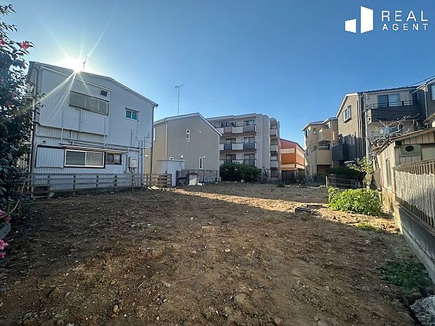 【現地撮影】参考プランはビルトインガレージ付きで大切なお車も雨・風に晒されず綺麗に保てます。