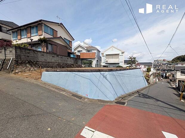 【現地撮影】参考プランは車庫並列2台駐車が可能な2階建てです。4LDKなので使い勝手も◎