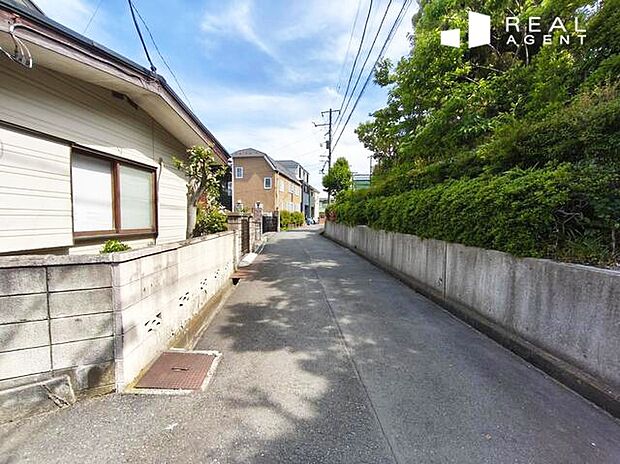 【現地前面道路】現地までのアプローチをしっかりとご説明させて頂きます。お車と徒歩のアプローチをご一緒しますので、なんなりとご質問下さい♪