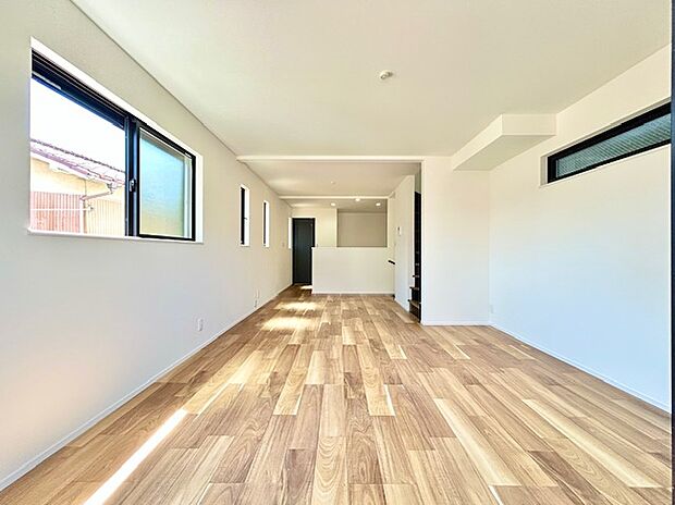 【同仕様完成施工例】生活を豊かにする充実の設備・仕様。心落ち着くカラーの内装。
ショールームにて、実際の仕様をご確認頂けます。お気軽にお問い合わせください。