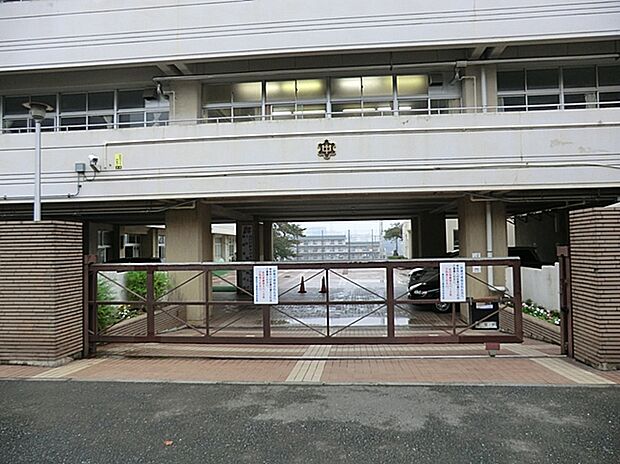 横浜市立浦島丘中学校（約850m）