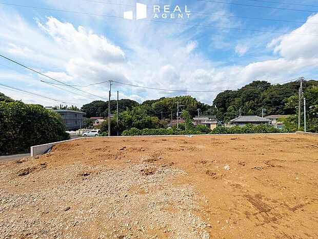 【現地撮影】小学校が徒歩約7分で、お子様のお帰りも安心です。