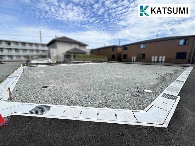 コンビニまで徒歩3分、ドラッグストアまで徒歩5分、スーパーまで徒歩7分で便利な近さ♪
