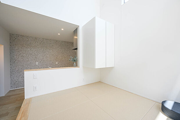 【タタミコーナー収納】タタミコーナーにも収納があるので、おもちゃなどしまえて便利。