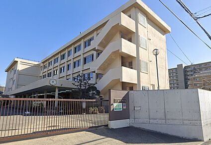 谷川中学校 1070ｍ(徒歩11分)