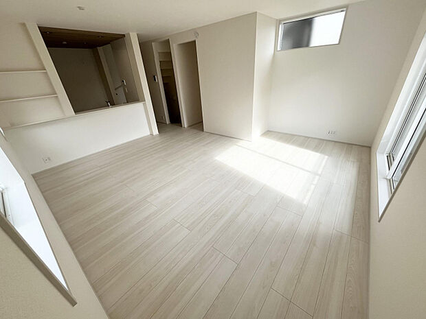 LDK16.875帖　3号棟　家族団らんの時間も増えそうな、日当たり良好＆くつろぎのLDK♪