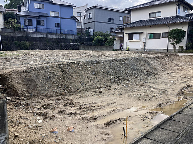 現地写真　2025年11月中旬　完成予定　2026年3月上旬