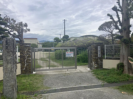 脇山小学校 1300m