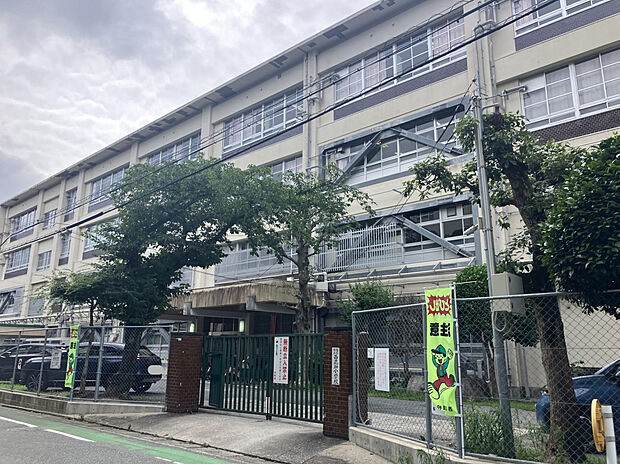 西花畑小学校（約550m）