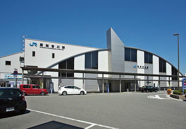 【交通利便な立地】
JR「東加古川」駅へ徒歩15分~17分!加古川バイパスを間近に捉え、カーアクセスも快適です。駅周辺には、飲食店や大型商業施設などが点在しており、暮らしが便利に。