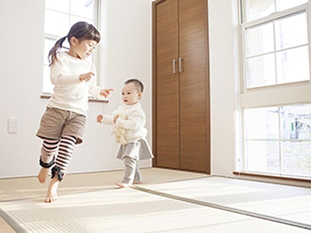 【イメージ画像: 建物20年長期保証】 住宅瑕疵担保履行法に基づき、長期保証内容について建物を10年保証。5年ごとの有償メンテナンスを実施いただくことで保証を20年まで延長することができます。