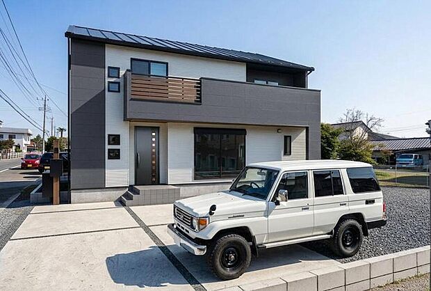 【1号棟　外観イメージ】2色の外壁をバランスよく組み合わせることで、立体感と奥行きを感じさせる外観デザインとなっております！

