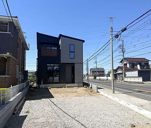 現地外観写真
4/20撮影
室内完成済み。外構工事5月末完成予定です。