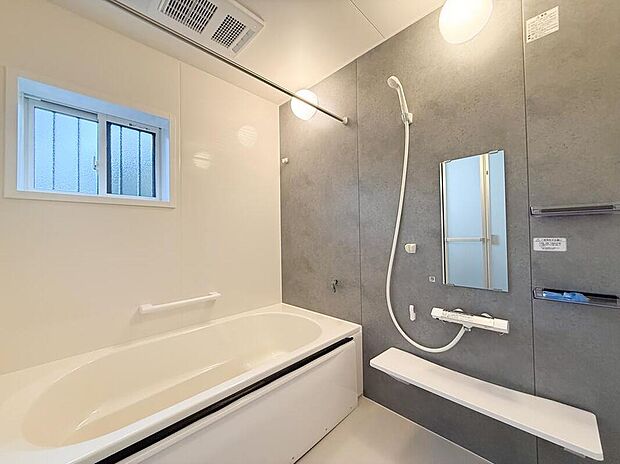【1号棟　浴室】1.25坪と通常より洗い場が広く、お子様とのご入浴やお散歩帰りペットを洗ってあげる時もゆとりある広さで快適な空間です！！