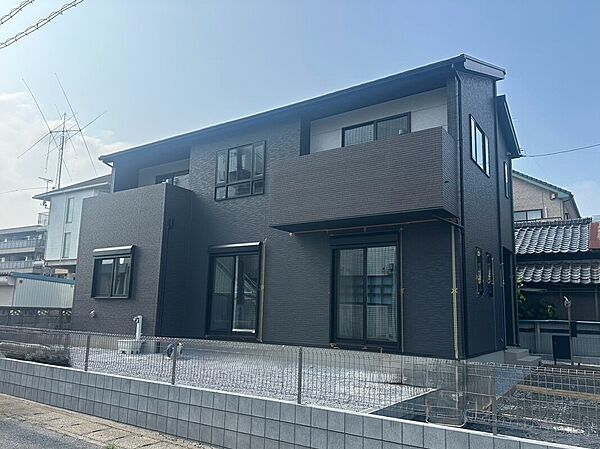 【館林市本町2期　全1区画　外観完成写真】　 
7/18新価格200万円DOWN！
 建物完成しました！いつでも内覧できます♪
 外構工事中（2026.7.24撮影）